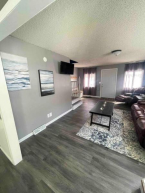 Comfortable 2 Bedroom Home in Historic Hibbing